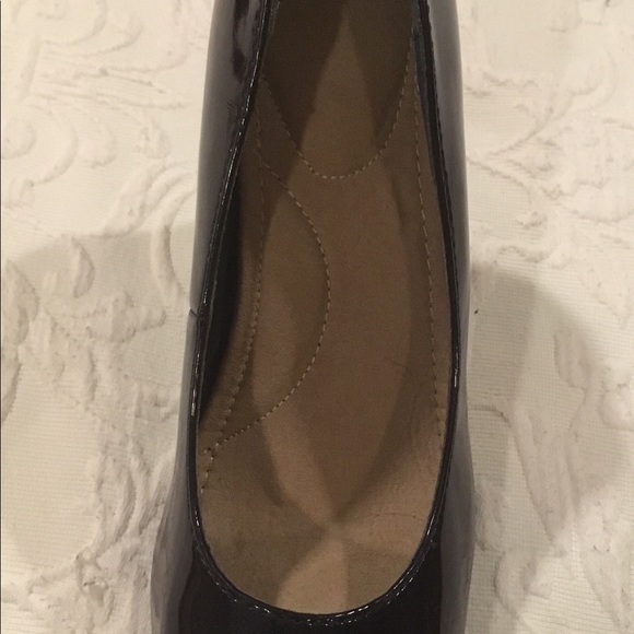 Shoe - Picture 2 of 4